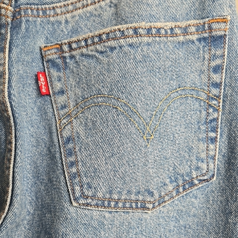 Levi's 501 Light Blue Straight Jeans - Picture 2 of 10